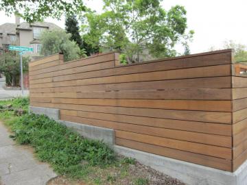 Constructie garduri din lemn, cu fundatie de beton