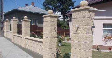Constructii garduri din boltari, cu fundatie de beton