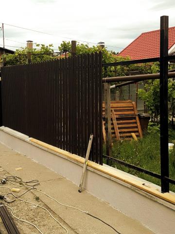 firma constructii garduri pret, garduri din beton constructie pret, garduri din fier si lemn productie firma, garduri din fier forjat