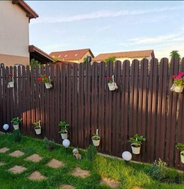 Constructie gard din sipca metalica