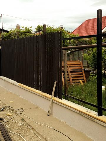 firma constructii garduri pret, garduri din beton constructie pret, garduri din fier si lemn 