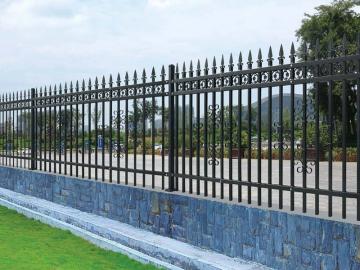 producator gard fier forjat, constructie gard fier forjat, grilaje din fier forjat pret, constructii garduri fier forjat