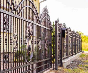 producator gard fier forjat, constructie gard fier forjat, grilaje din fier forjat pret, constructii garduri fier forjat
