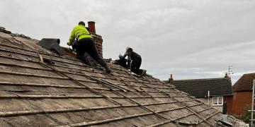 reparatie acoperis preturi, firma reparatii acoperisuri pret mic, inlocuire acoperis stricat