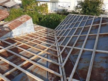 reabilitare acoperis casa, reparare acoperis vechi, preturi reparatii acoperisuri