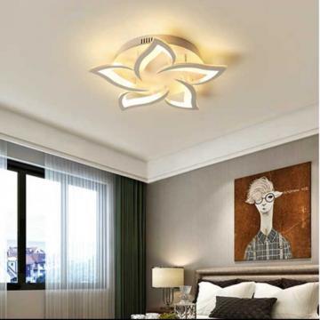 LUSTRA LED IEFTINA , LUSTRA LED PENTRU CAMERA , LUSTRA LED REGLABILA , LUSTRA LED CARE SCHIMBA CULORILE , LUSTRA LED PENTRU APARTAMENT , LUSTRA LED CU TELECOMANDA , LUSTRA LED 4 CERCURI