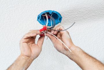 montaj corpuri de iluminat, preturi montare lustre, pret electrician