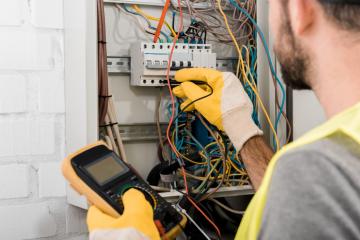 mentenanata instalatii electrice, electrician, pret reparatii instalatii electrice