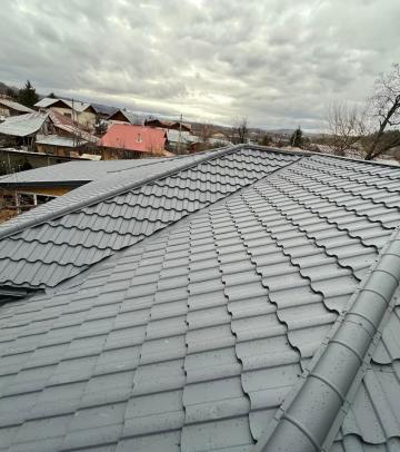 montare tigla metalica pe case, acoperisuri din tigla metalica, realizare acoperis din tigla metalica