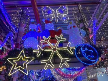 pret ghirlande luminoase cladiri Iasi, preturi ghirlande sarbatori cu prindere pe stalpi Buzau