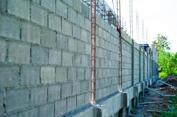 gard beton preturi, firma constructie garduri caramida, preturi manopera gard