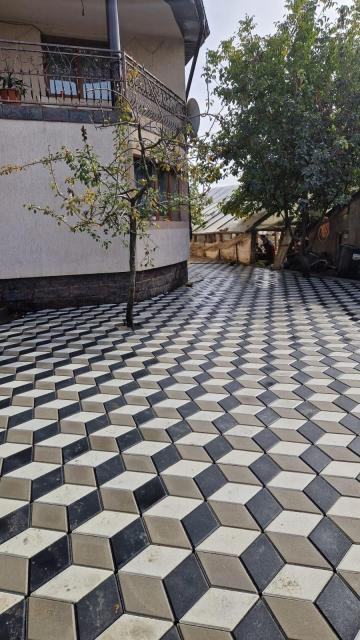 Montaj pavele de beton pentru curte case si vile